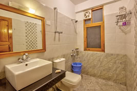 Washroom - Deluxe Rooms (Without View), Hotel Keylinga Inn, Manali